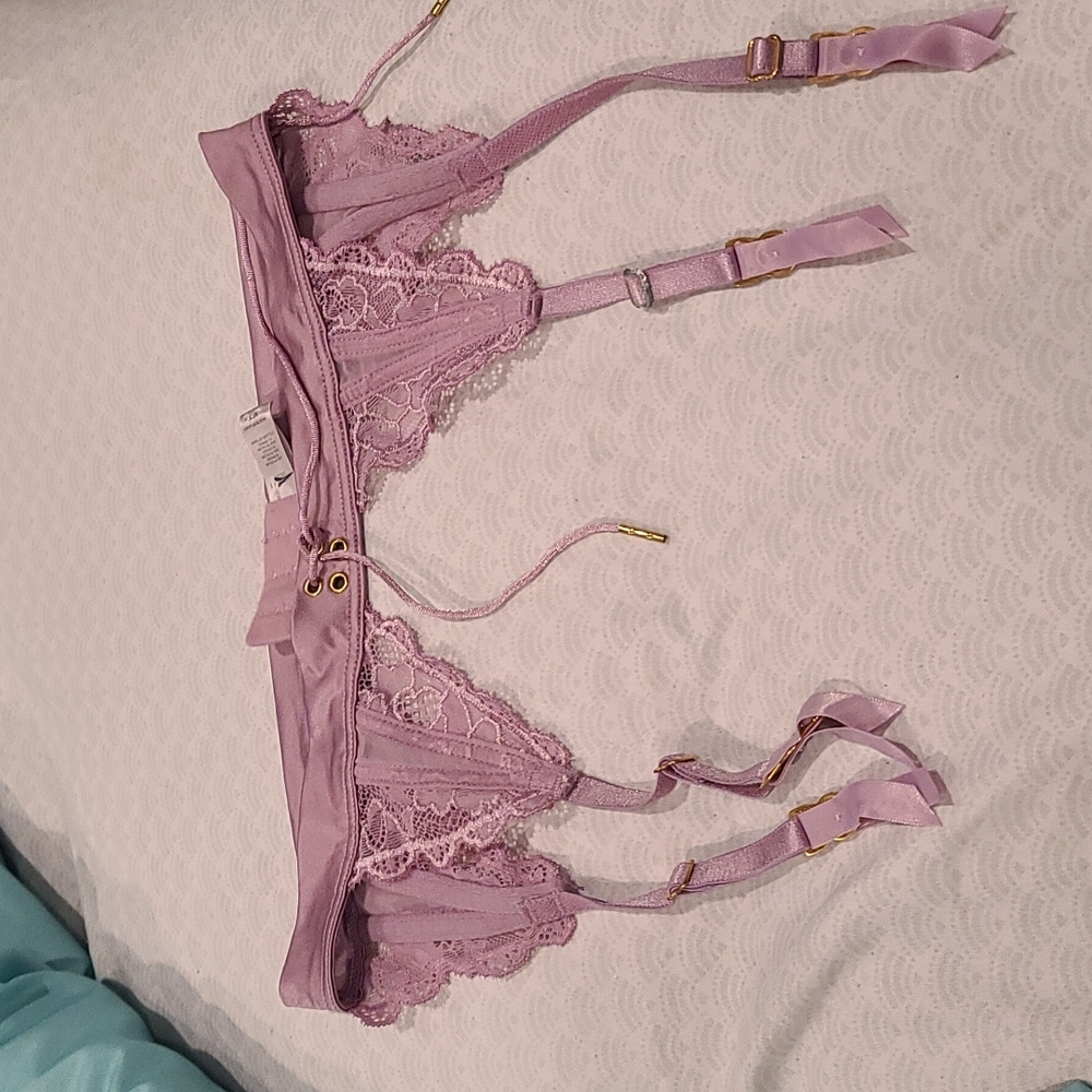 ❤️10/$13 New Victoria's secret garter belt slash through tag to preven…
